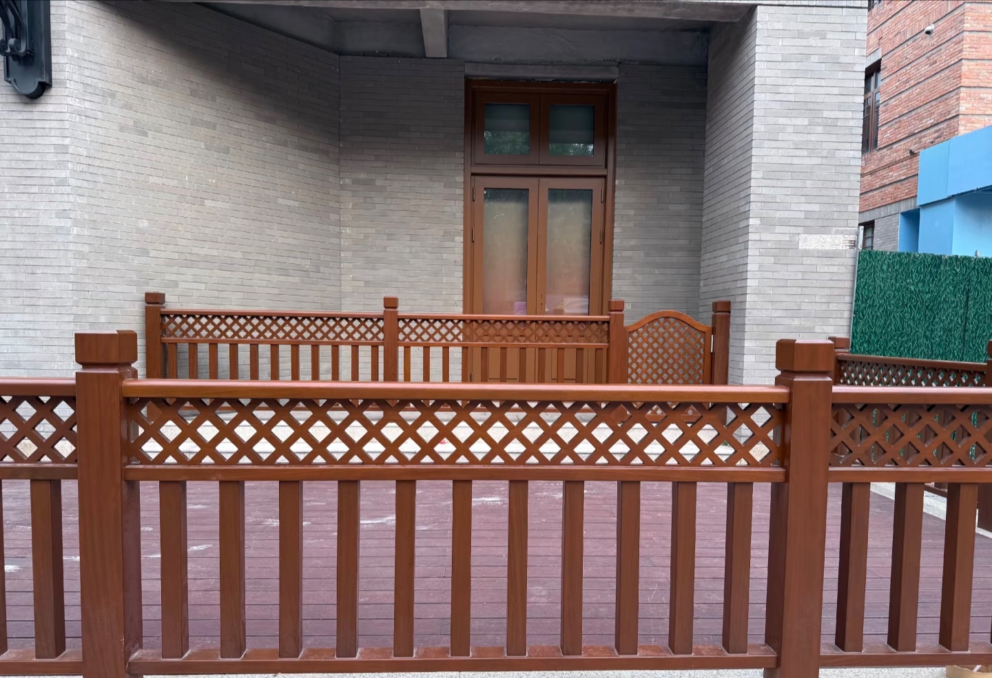 庭院/景区/露台护栏，樟子松防腐木：颜值与实力双在线