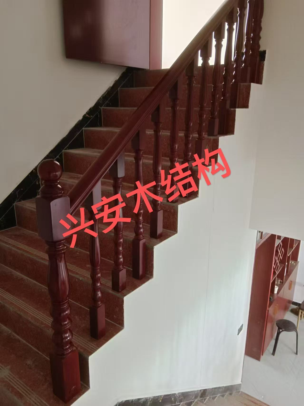 别忽略！室内楼梯扶手选对，老人孩子都安心～