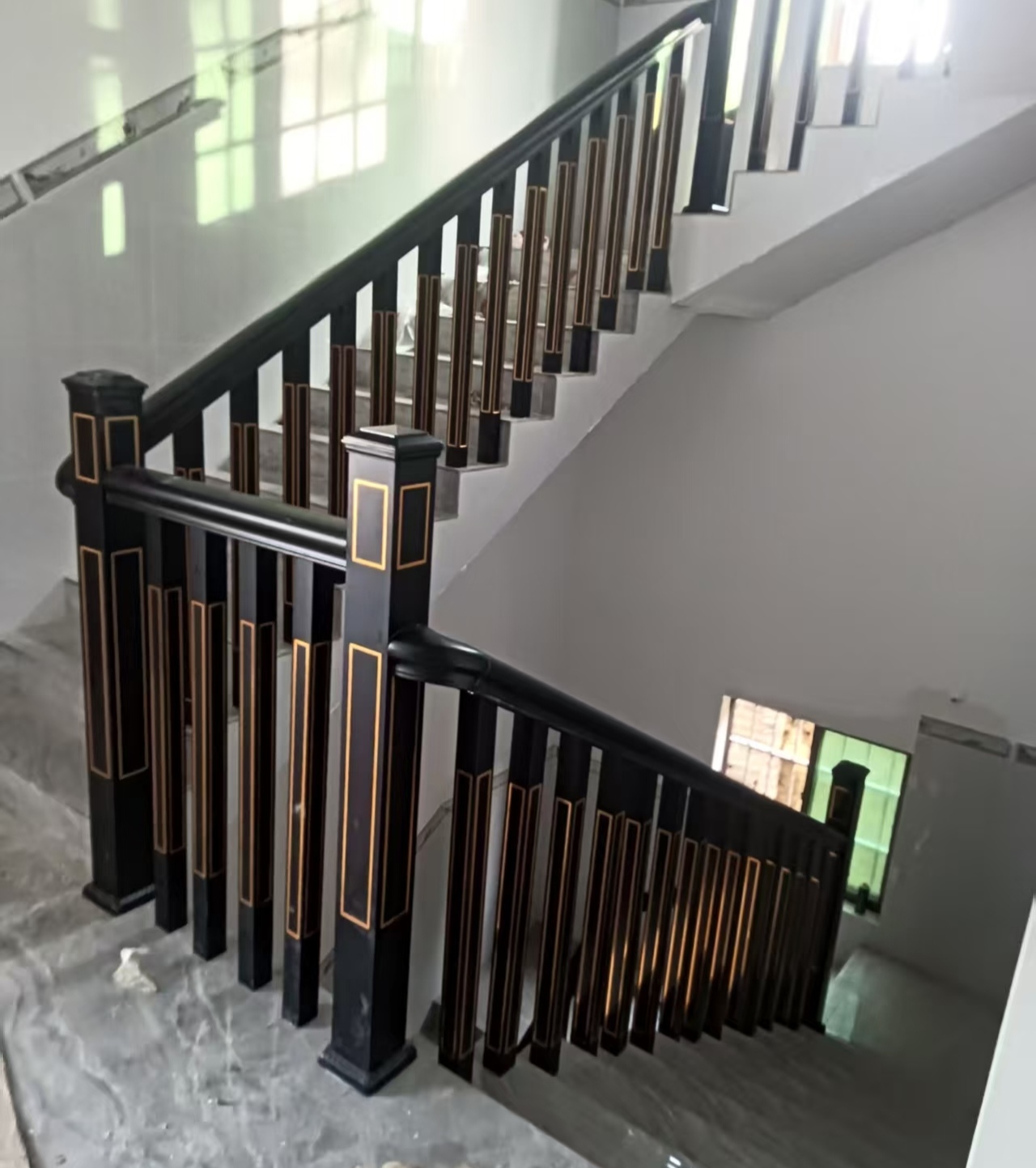 从家庭到商场都适配！铝合金楼梯扶手：耐用环保的装修智慧之选