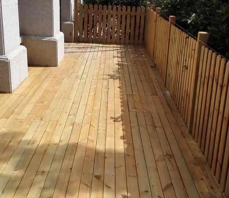 庭院C位担当：防腐木地板，自然质感与长久耐用的双向奔赴！