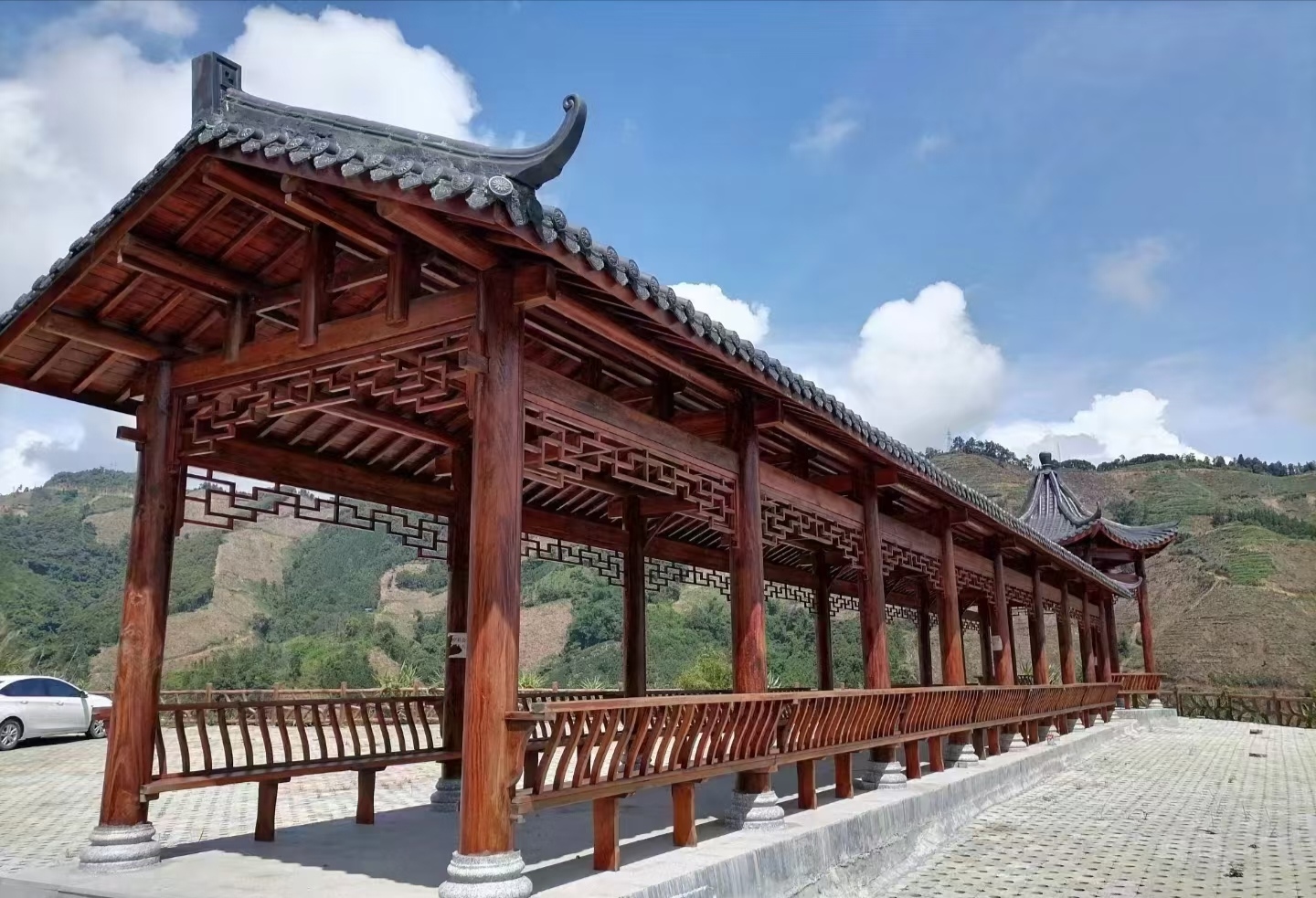 长效防腐+多场景适配，这条防腐木长廊让户外升级更省心！