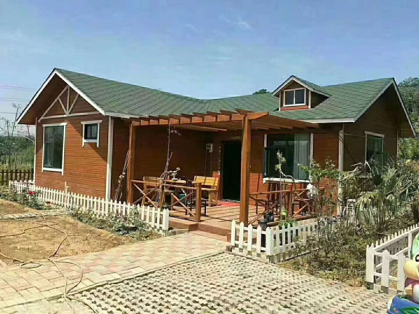  潮湿地区选木屋怕腐烂？防腐木木屋直接解决烦恼！