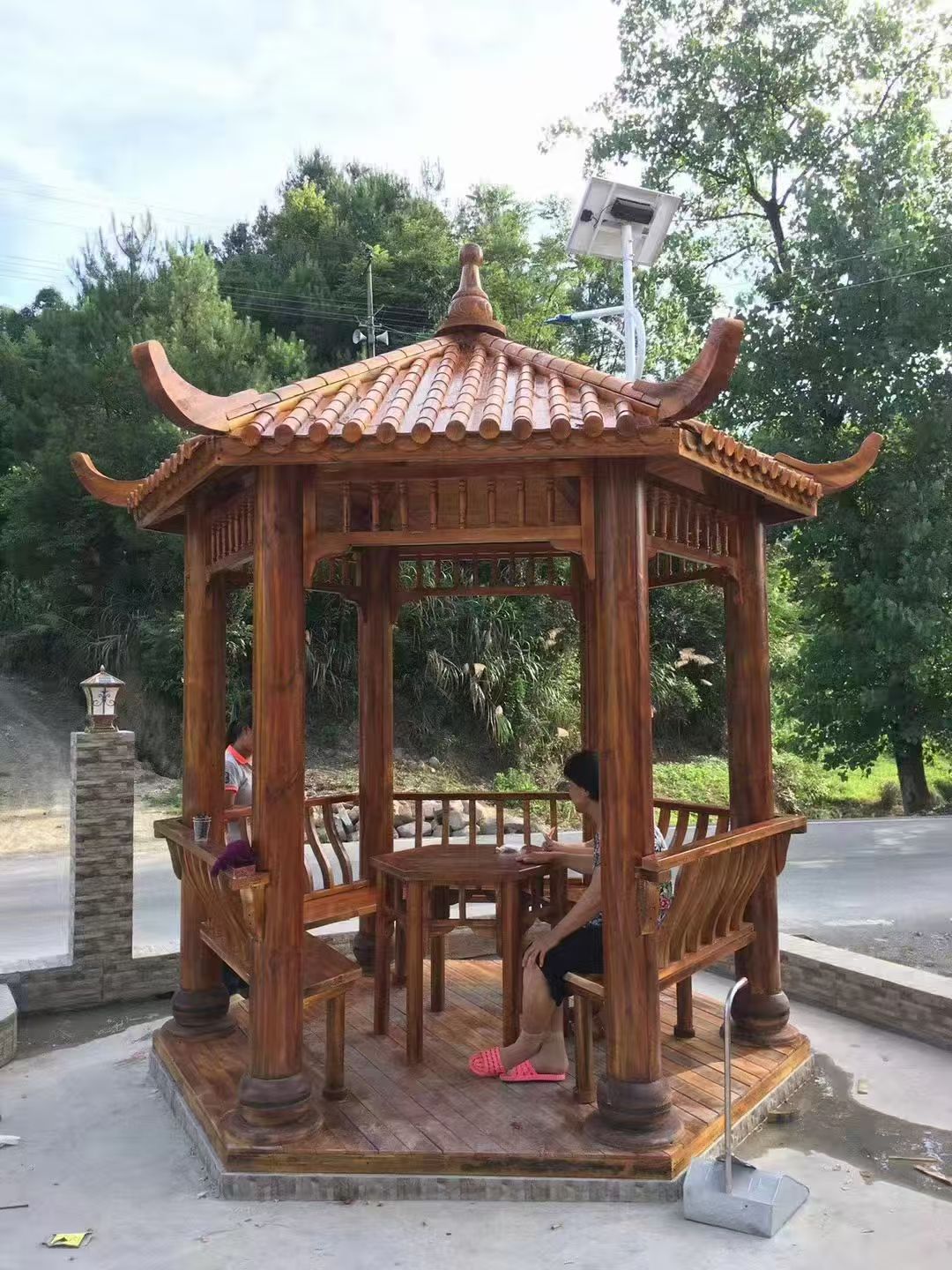  防腐木凉亭：10年耐用不褪色，户外颜值担当！